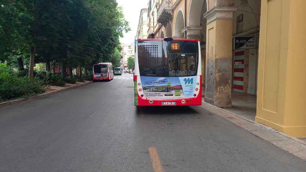 LPE Libenzi Pubblicita Esterna - Adesivi Posteriori Autobus